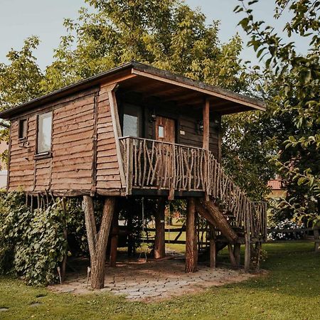 Готель Treehouse Drevesna Hiska Strkovo Gnezdo Ranc Jures Лютомер Екстер'єр фото