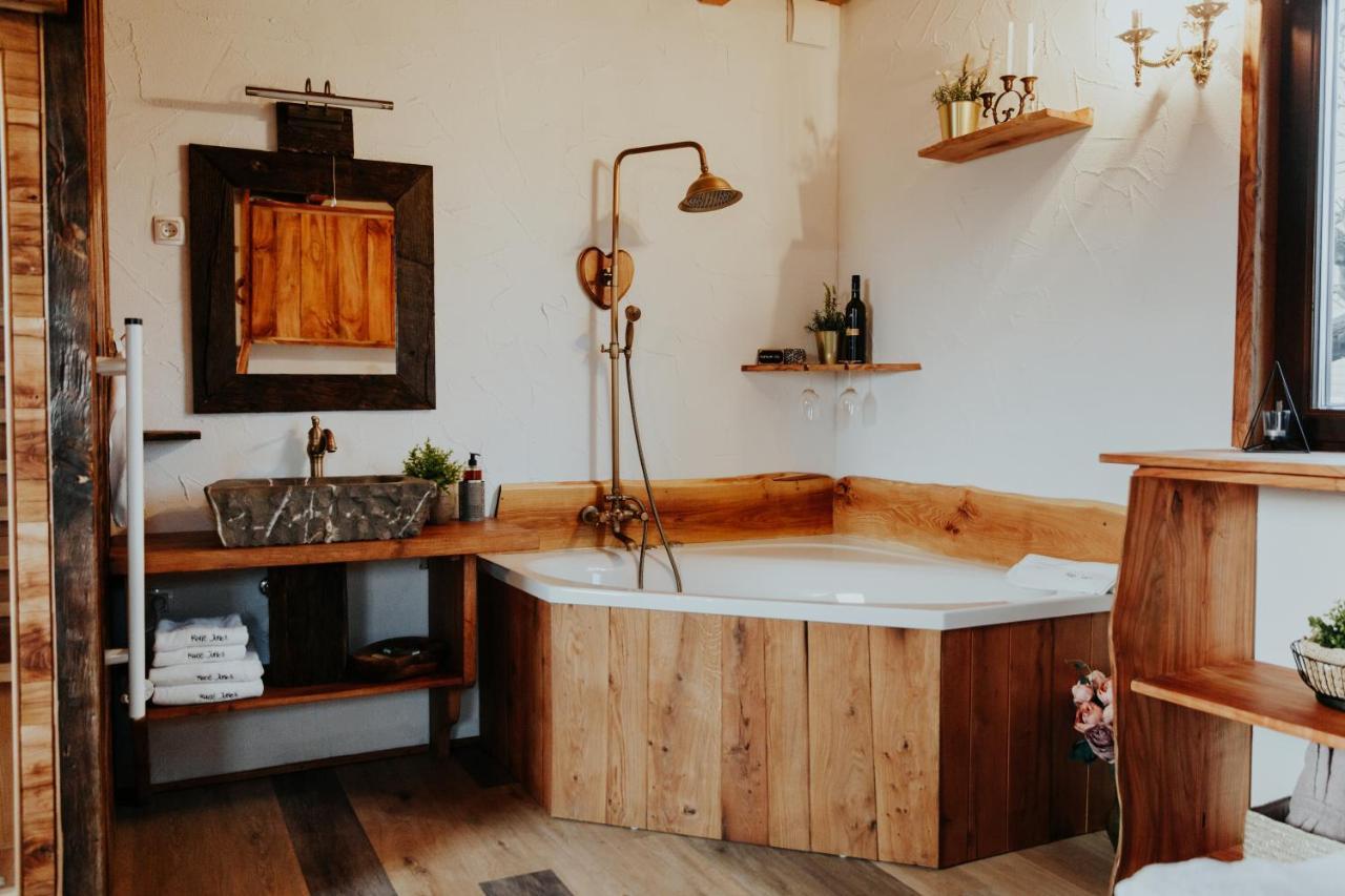 Готель Treehouse Drevesna Hiska Strkovo Gnezdo Ranc Jures Лютомер Екстер'єр фото