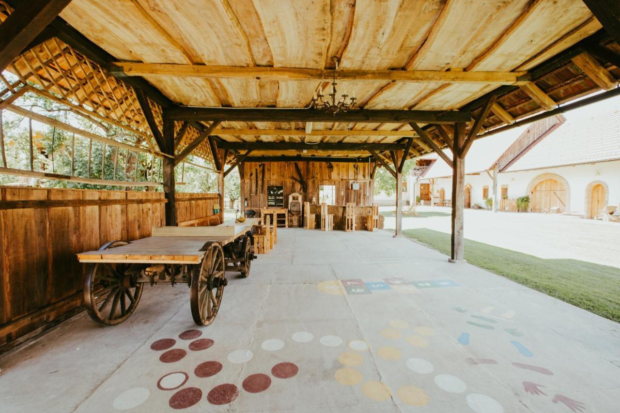 Готель Treehouse Drevesna Hiska Strkovo Gnezdo Ranc Jures Лютомер Екстер'єр фото