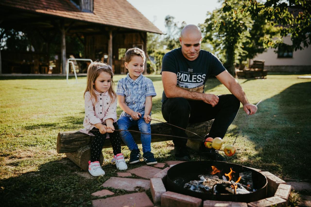 Готель Treehouse Drevesna Hiska Strkovo Gnezdo Ranc Jures Лютомер Екстер'єр фото