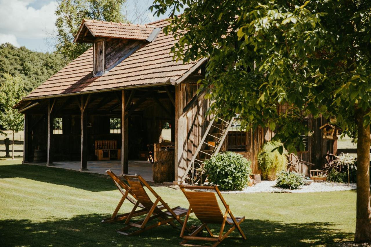 Готель Treehouse Drevesna Hiska Strkovo Gnezdo Ranc Jures Лютомер Екстер'єр фото