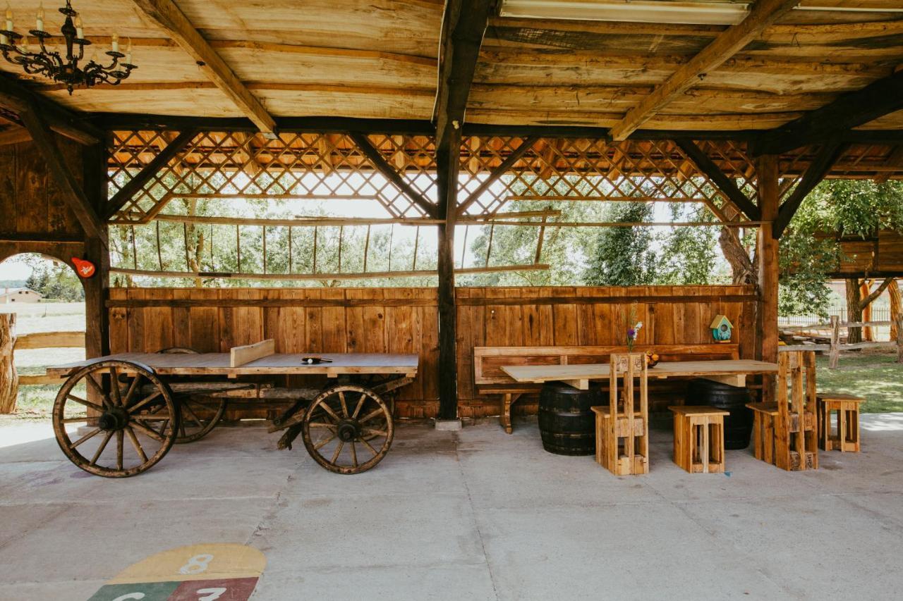 Готель Treehouse Drevesna Hiska Strkovo Gnezdo Ranc Jures Лютомер Екстер'єр фото
