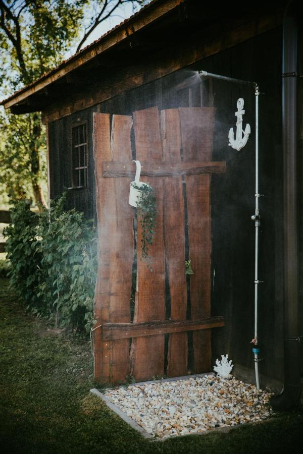 Готель Treehouse Drevesna Hiska Strkovo Gnezdo Ranc Jures Лютомер Екстер'єр фото