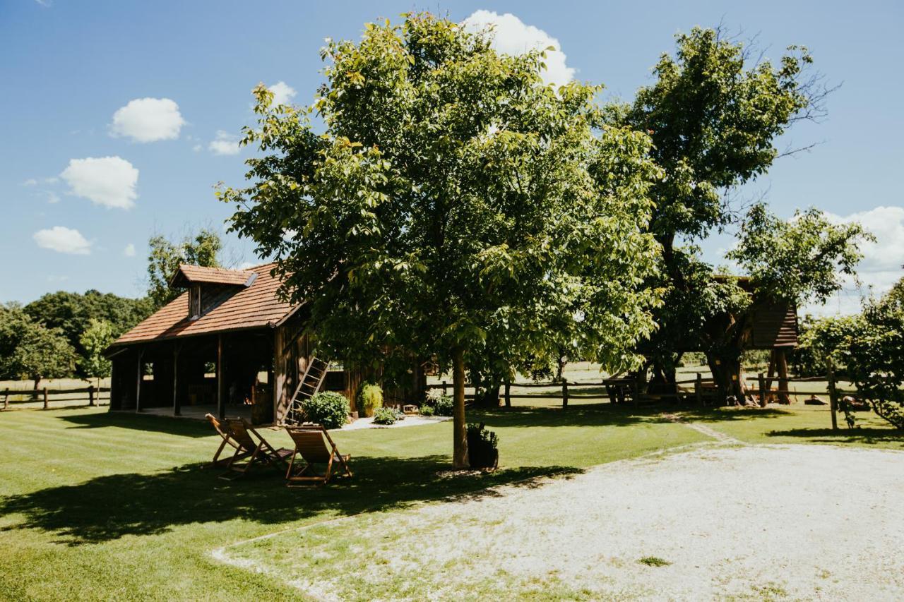 Готель Treehouse Drevesna Hiska Strkovo Gnezdo Ranc Jures Лютомер Екстер'єр фото