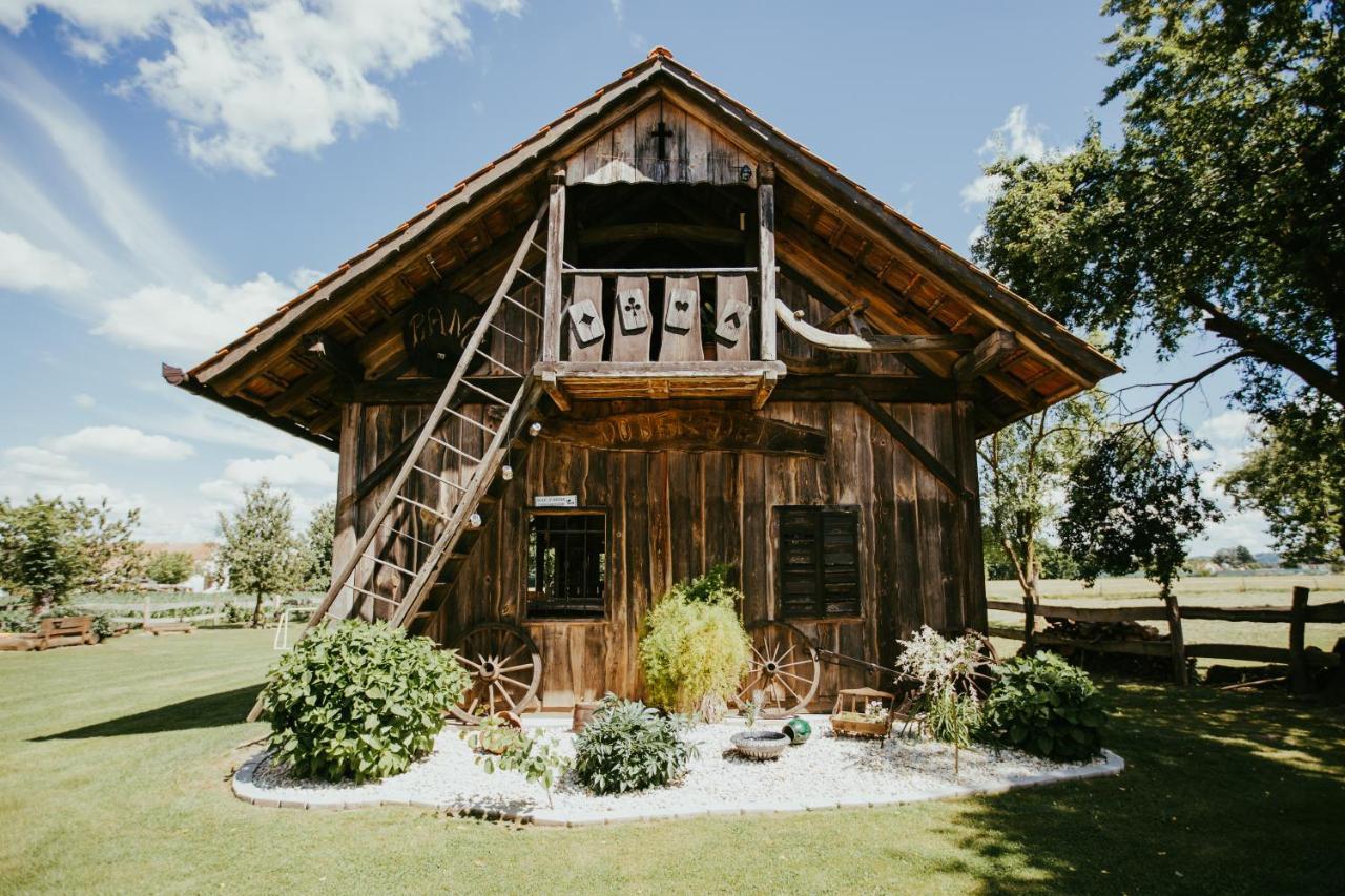 Готель Treehouse Drevesna Hiska Strkovo Gnezdo Ranc Jures Лютомер Екстер'єр фото